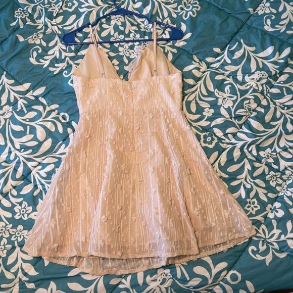 Cream mini dress - Picture 2 of 3